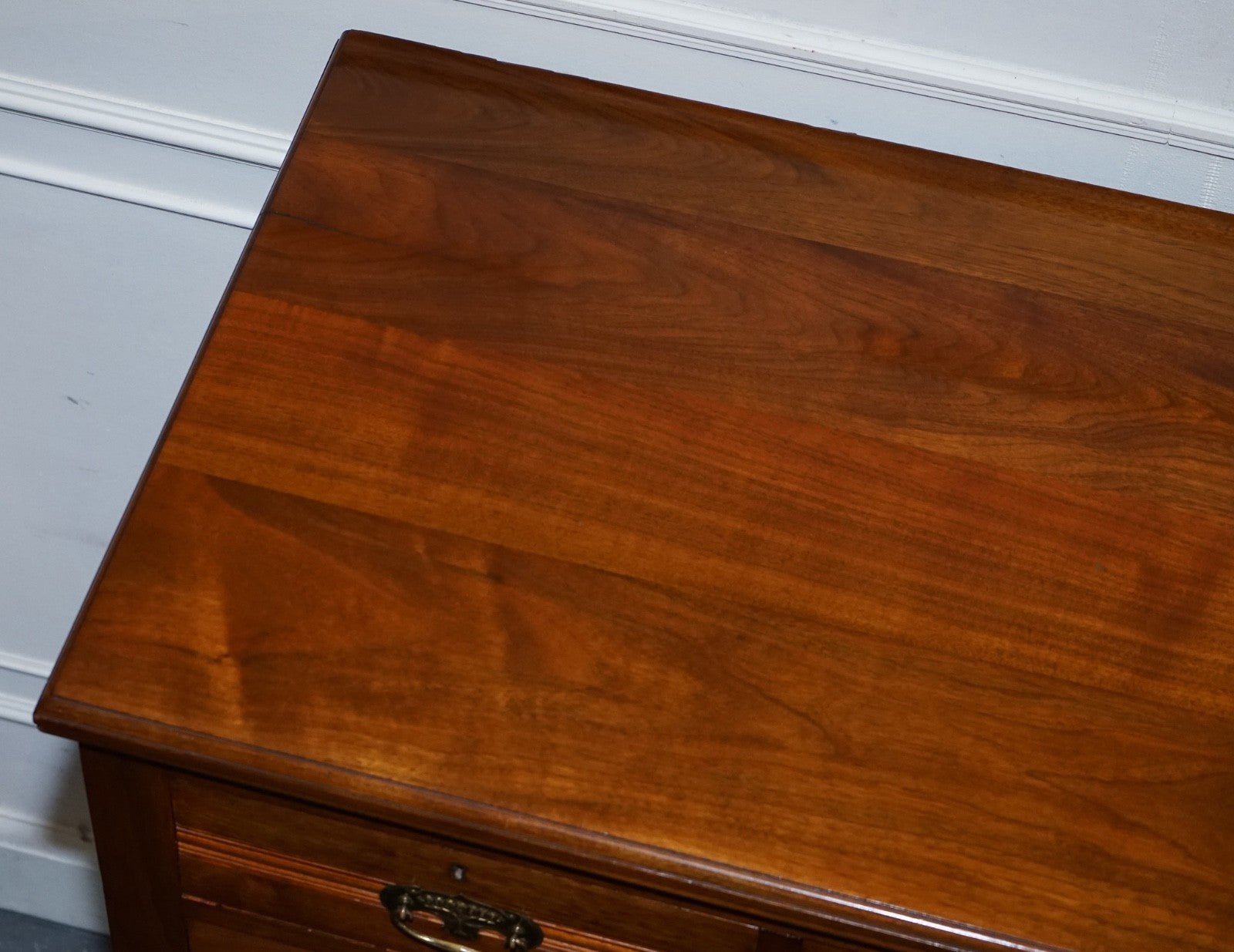 ANTIQUE 1904 ARTS & CRAFTS PERIOD CHEST OF DRAWERS MADE BY HARRIS LEBUS