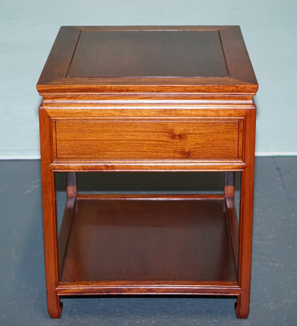 VINTAGE ORIENTAL CHINESE MiD CENTURY SIDE TABLE WiTH DRAWER AND SHELF