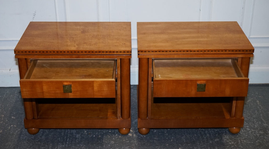 PAIR OF AMERICAN HICKORY WHITE GENESIS BIEDERMEIER NIGHTSTANDS BEDSIDE TABLES