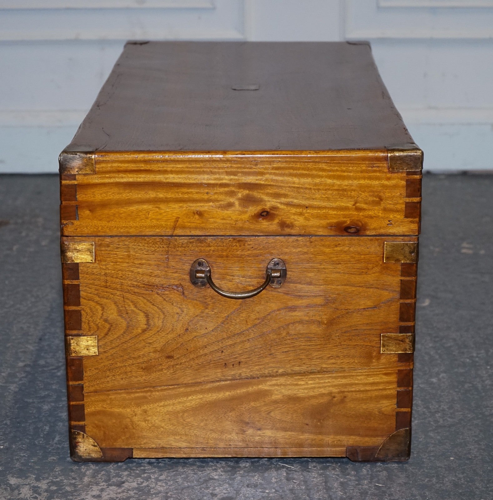19TH CENTURY ENGLISH ANTIQUE FULLY RESTORED CAMPHOR WOOD CHEST STORAGE TRUNK