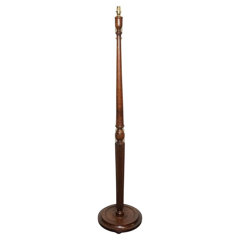 ANTIQUE TRADITIONAL OAK STANDARD FLOOR LAMP