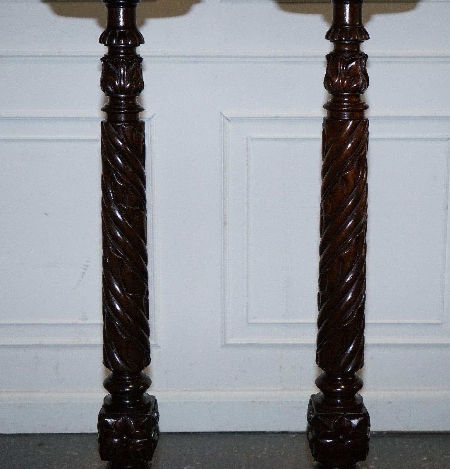 RESTORED PAIR OF EARLY VICTORIAN ENGLISH PEDESTALS WITH WHITE MARBLE TOPS 145 CM