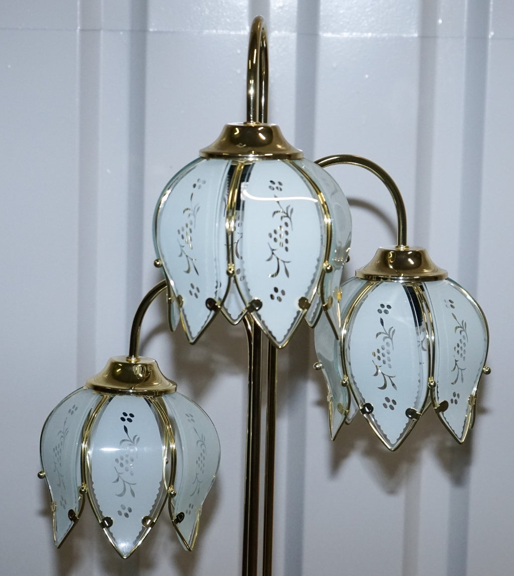 VINTAGE MID CENTRY HOLLYWOOD REGENCY BRASS WHITE TULIP GLASS FLOOR LAMP