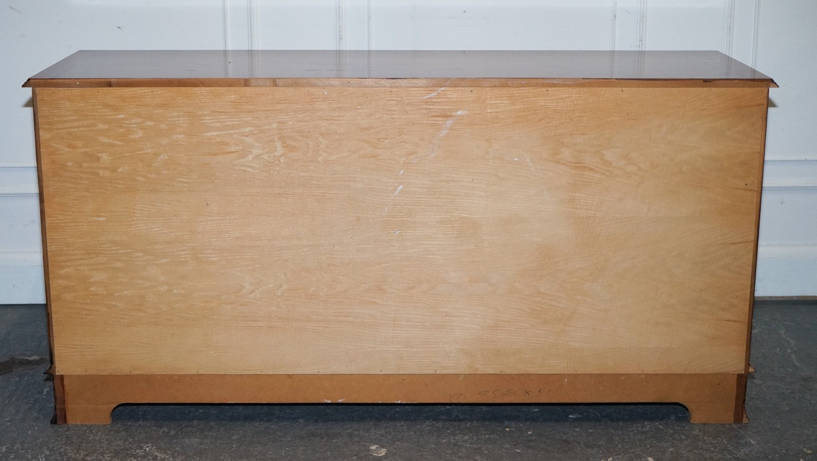 STUNNING GEORGIAN STYLE  WALNUT SIDEBOARD BANK OF DRAWERS