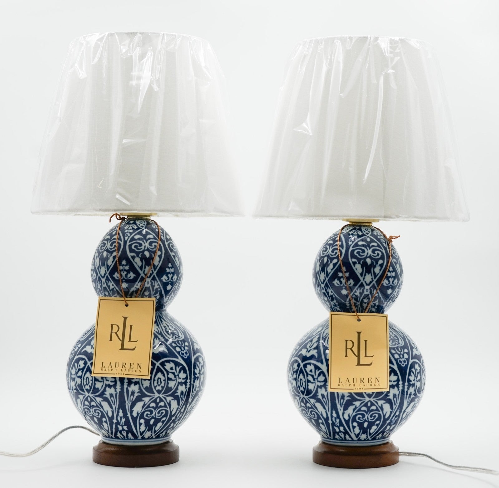 PAIR OF LARGE RALPH LAUREN EX DISPLAY BLUE & WHITE CERAMIC TABLE LAMPS (1/2)