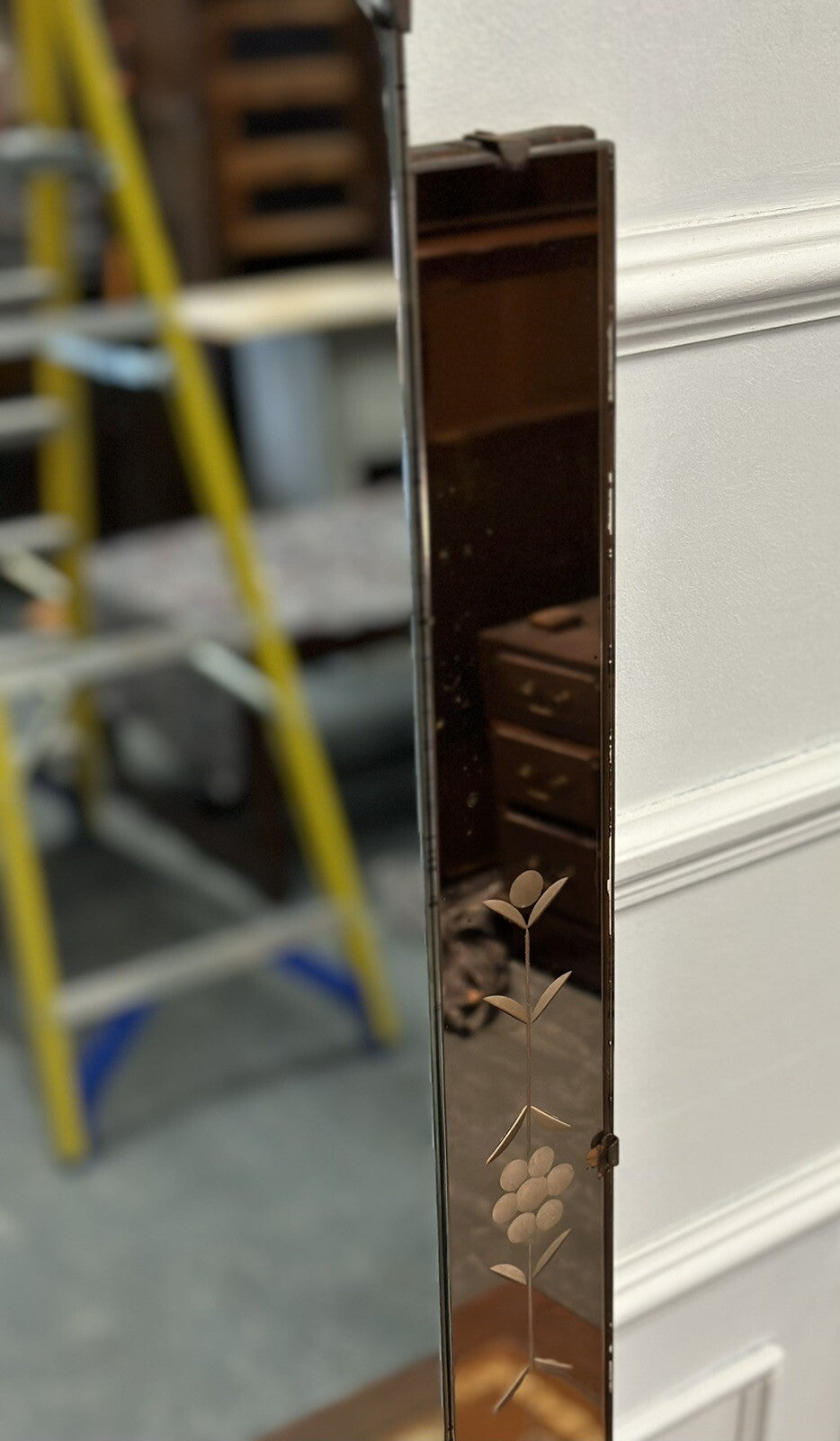 LARGE DECORATIVE 1920s ART DECO PEACH GLASS FLOWER PETAL MIRROR