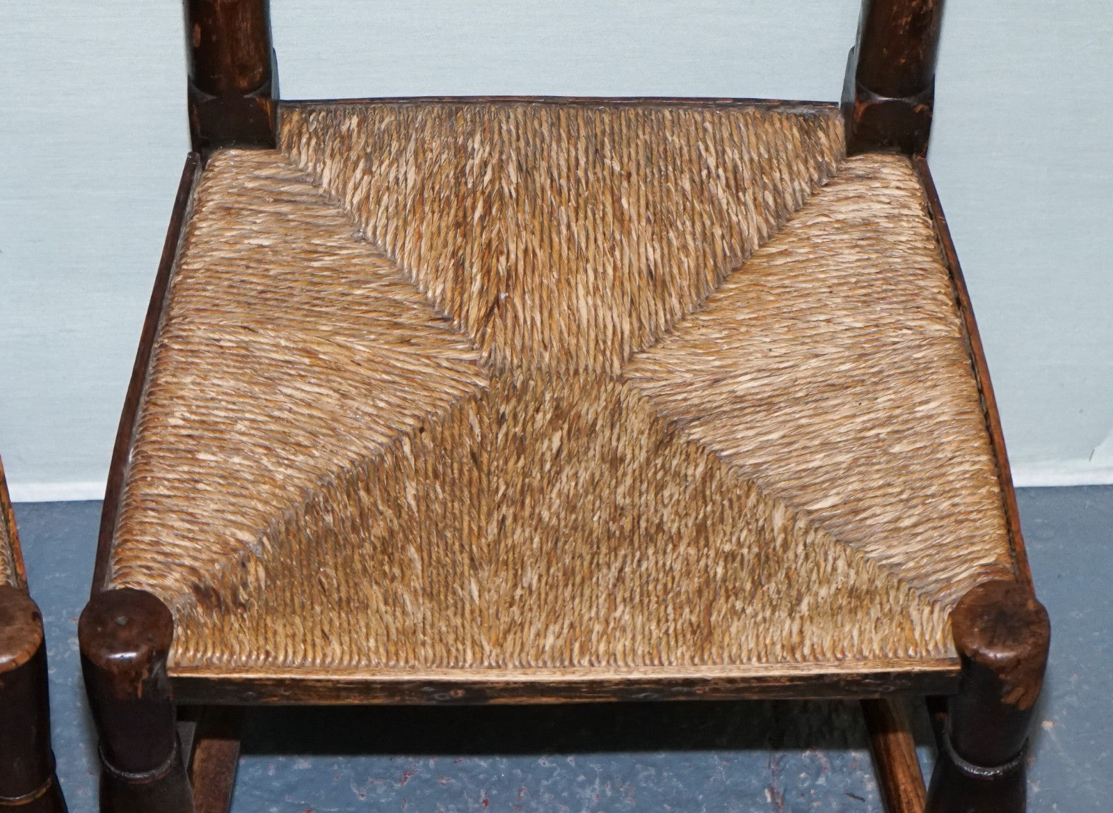 SET OF FOUR SOLID OAK COUNTRY HOUSE STRAW SEAT LADDER BACK DINING CHAIRS