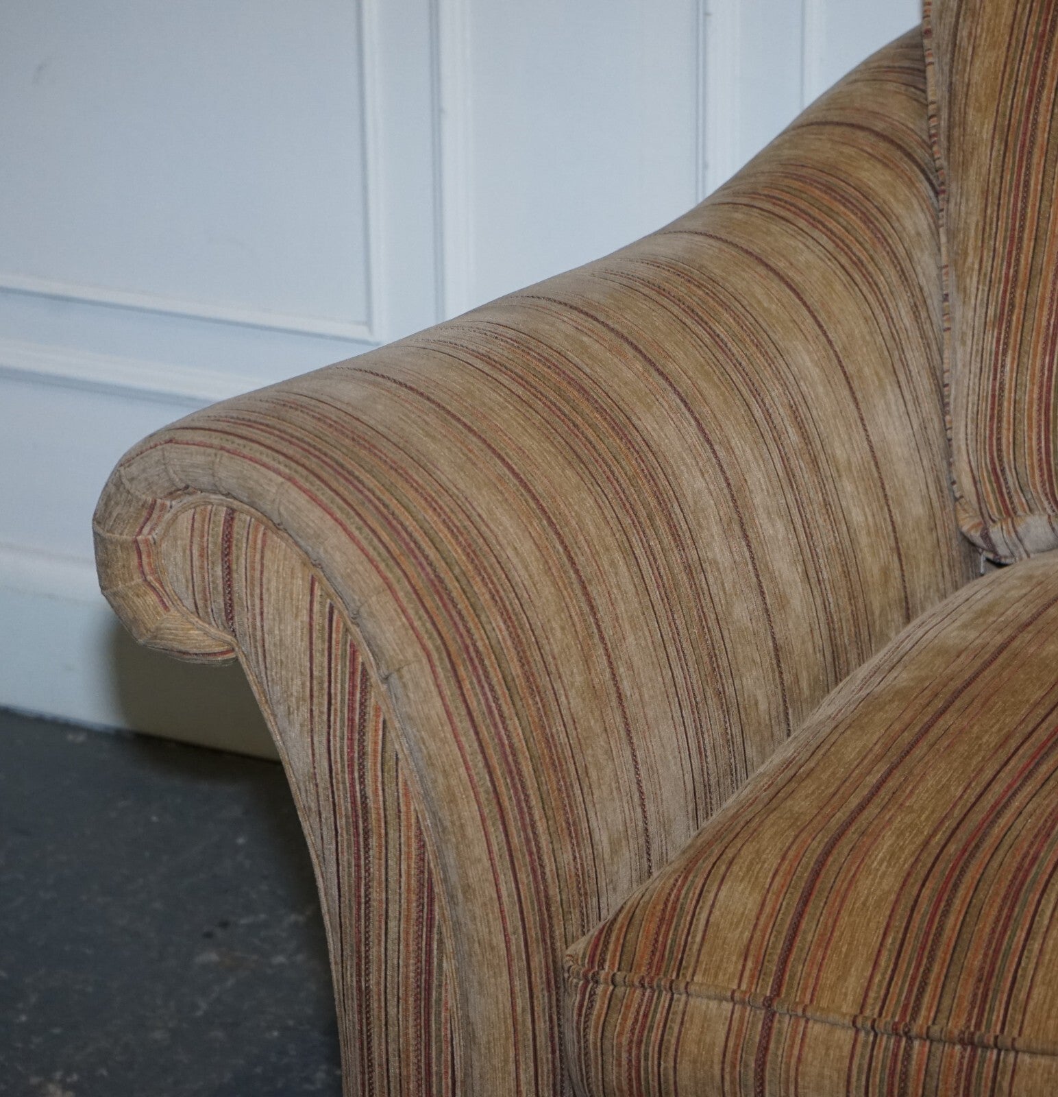 VINTAGE PARKER KNOLL WESTBURY 2 SEATER FABRIC SOFA WITH CASTOR FEET