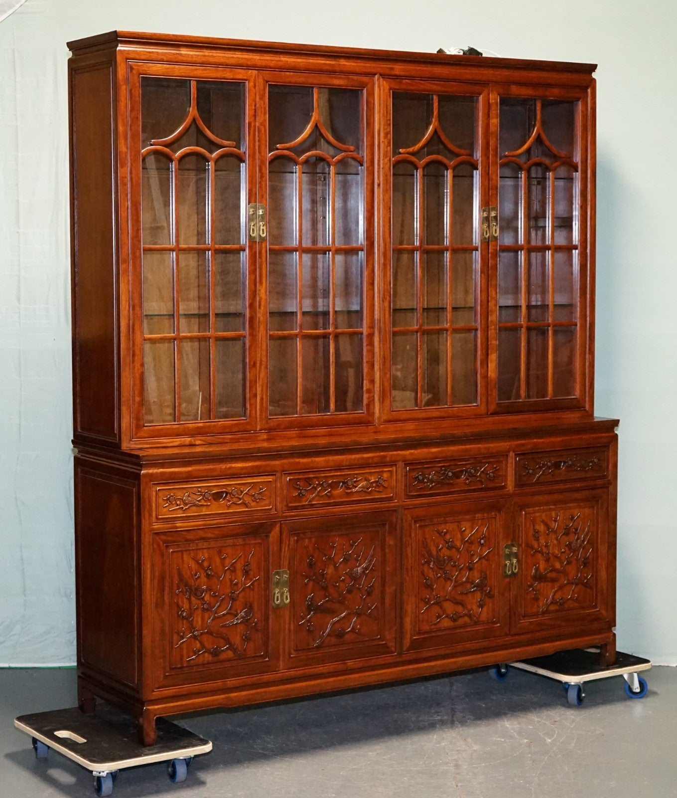 LARGE VINTAGE ORIENTAL CHINESE CARVED SOLID BOOKCASE DISPLAY CABINET WITH LIGHTS