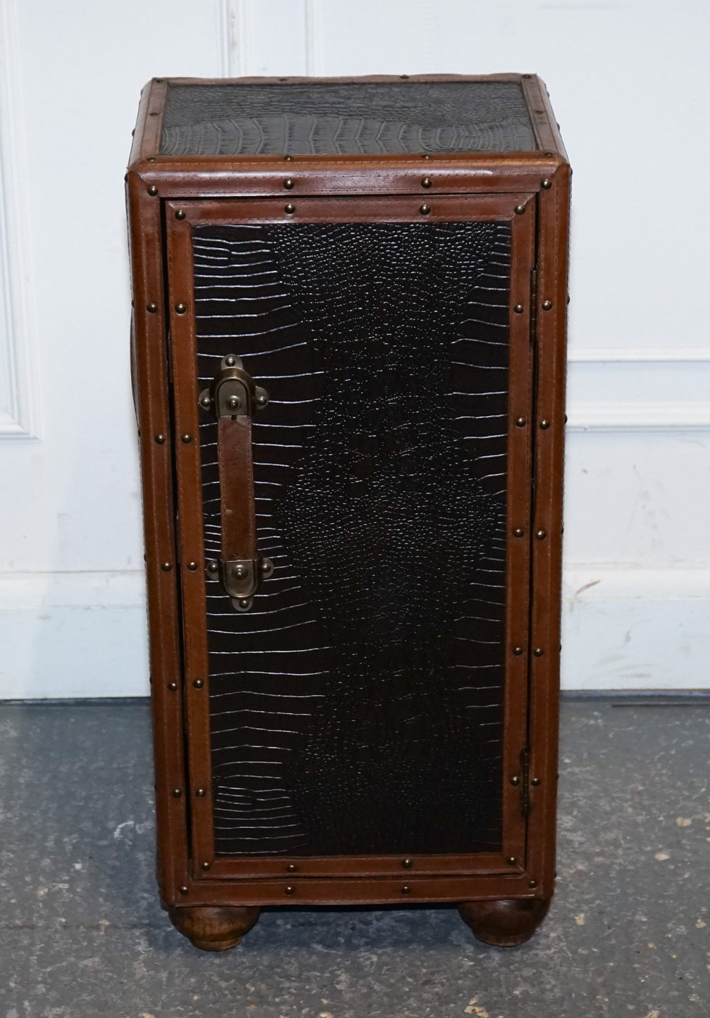 VINTAGE FAUX CROCODILE BROWN LEATHER SUITECASE TRUNK CUPBOARD LEATHER HANDLE