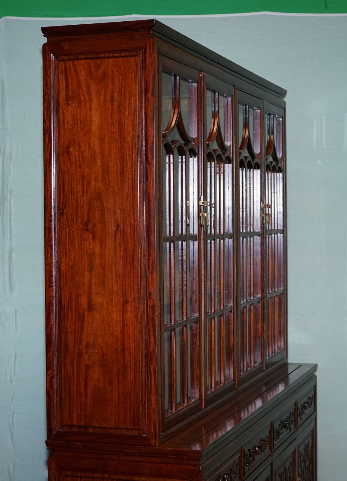 LARGE VINTAGE ORIENTAL CHINESE CARVED SOLID BOOKCASE DISPLAY CABINET WITH LIGHTS