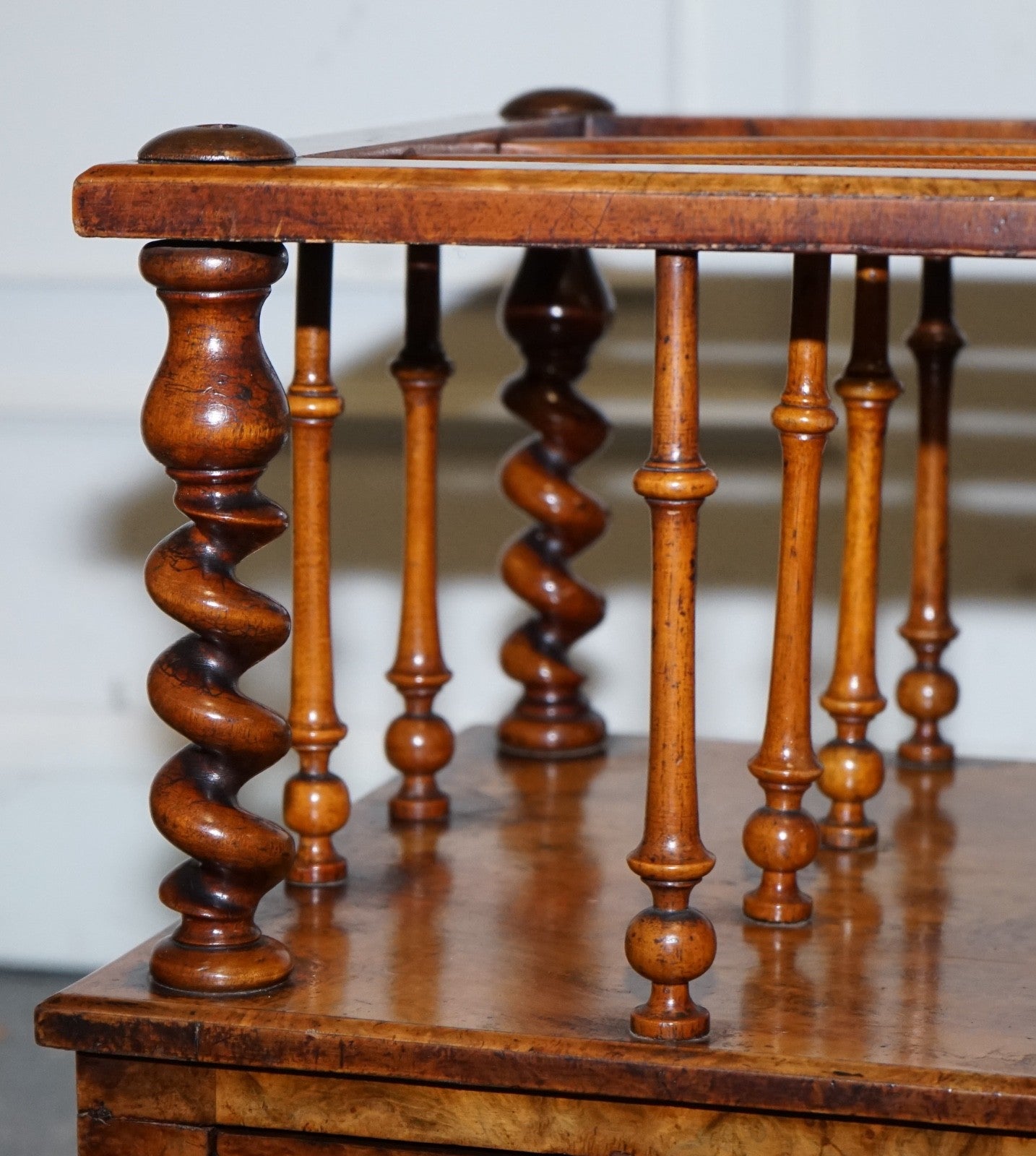 FINE ANTIQUE VICTORIAN 1860 BURR WALNUT CANTERBURY MAGAZINE RACK BOBBIN COLUMNS
