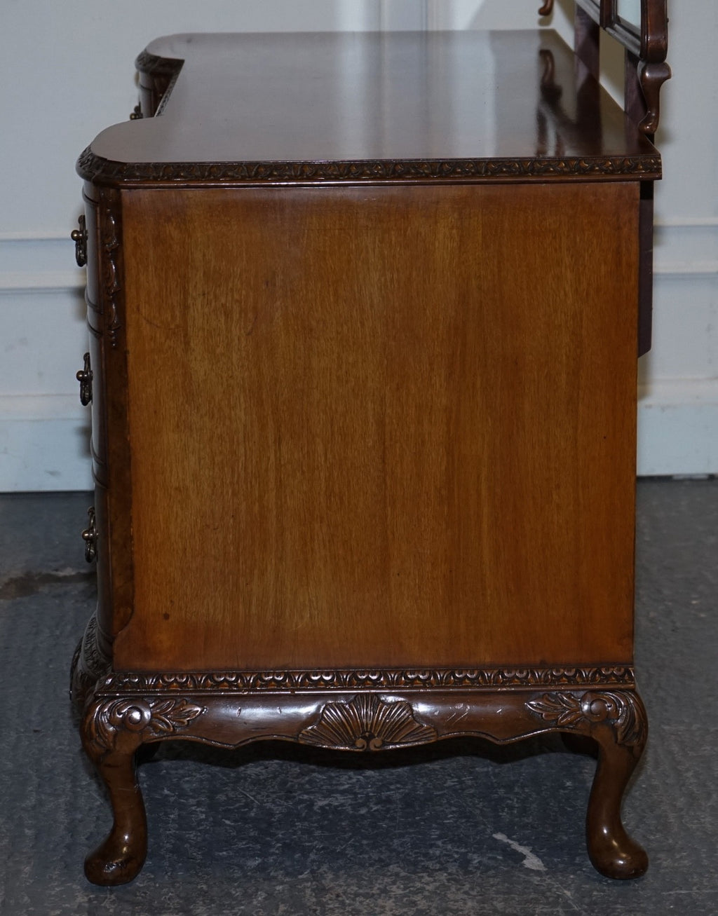 FINE ANTIQUE 1920'S BURR WALNUT HAND CARVED DRESSING TABLE WITH  FOLDING MIRRORS