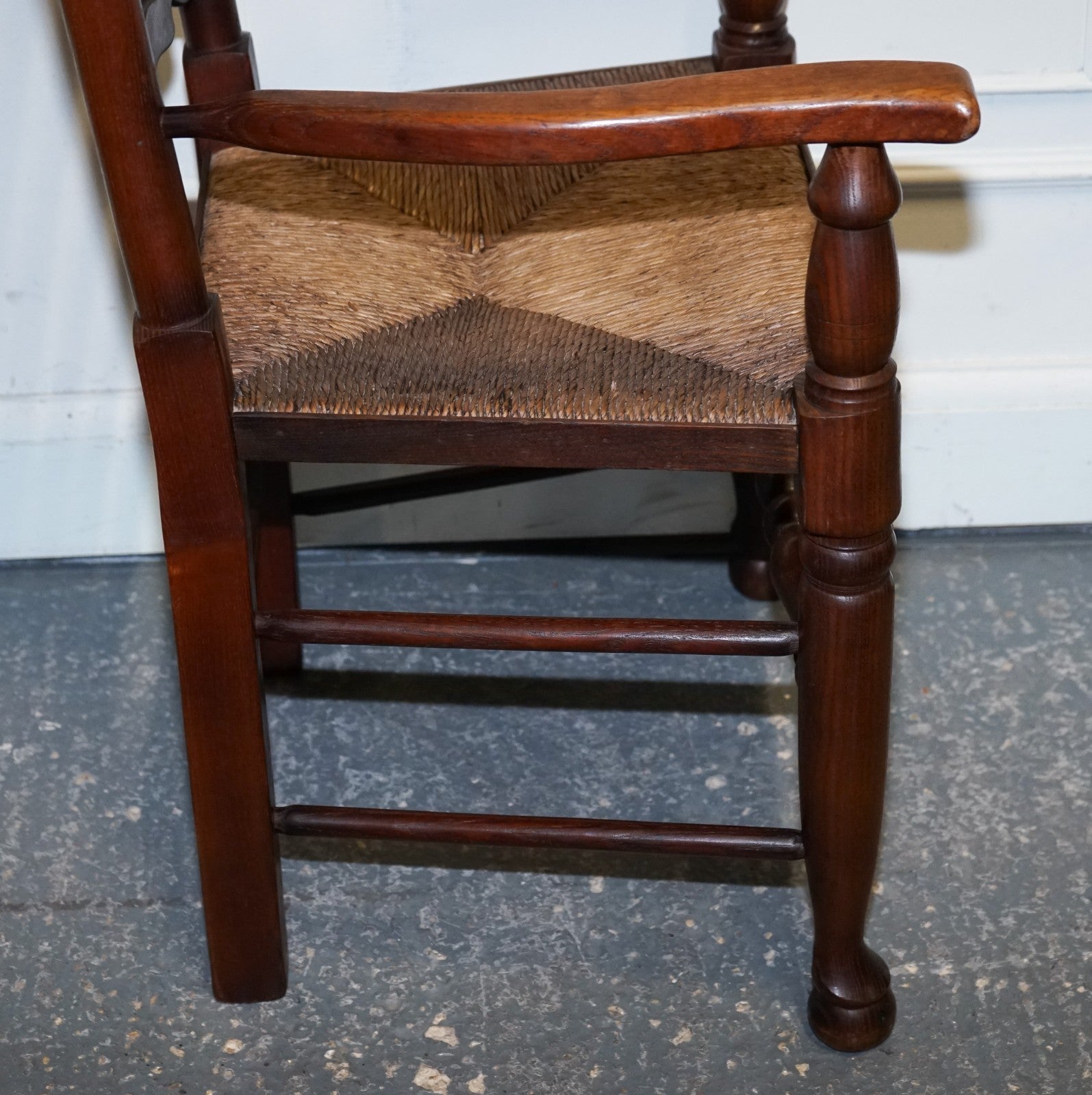 SET OF SIX ENGLISH ANTIQUE CIRCA 1910 LADDERBACK RUSH SEAT DINING CHAIRS
