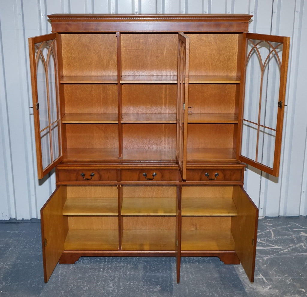 VINTAGE ENGLISH BURR YEW WOOD 3 DOOR GLAZED DISPLAY BOOKCASE CABiNET