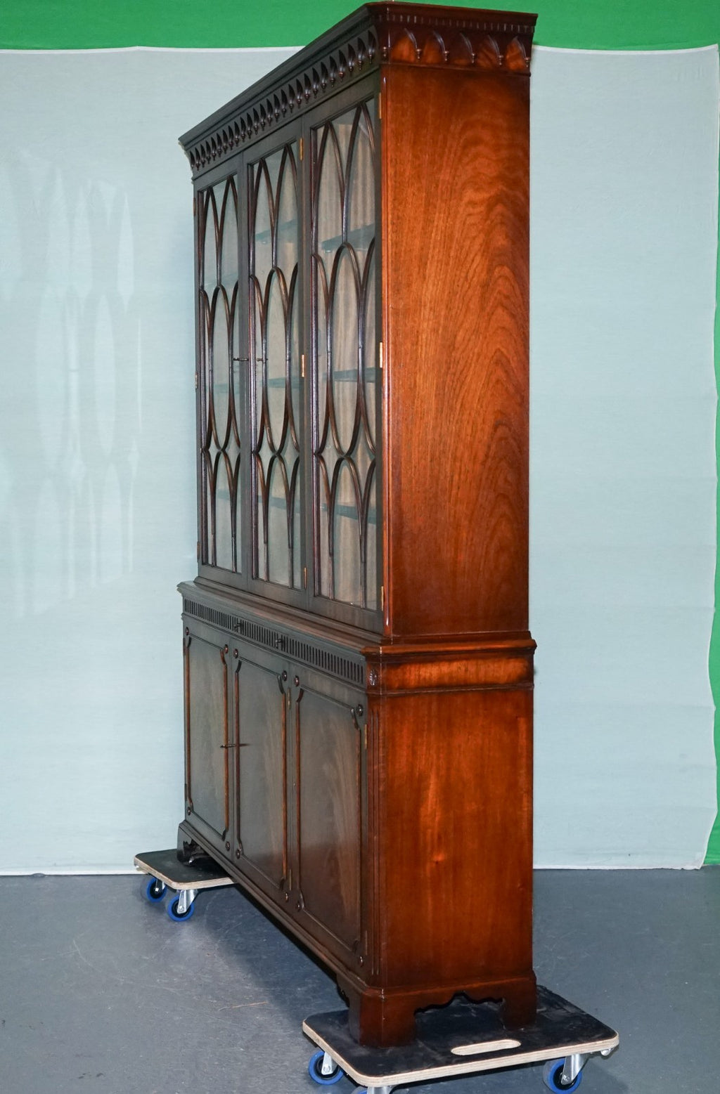 ViNTAGE BEVAN FUNNELL HARDWOOD BREAKFRONT BOOKCASE DISPLAY CABINET