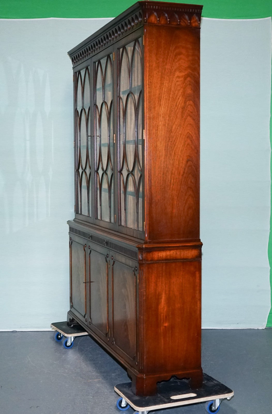 ViNTAGE BEVAN FUNNELL HARDWOOD BREAKFRONT BOOKCASE DISPLAY CABINET