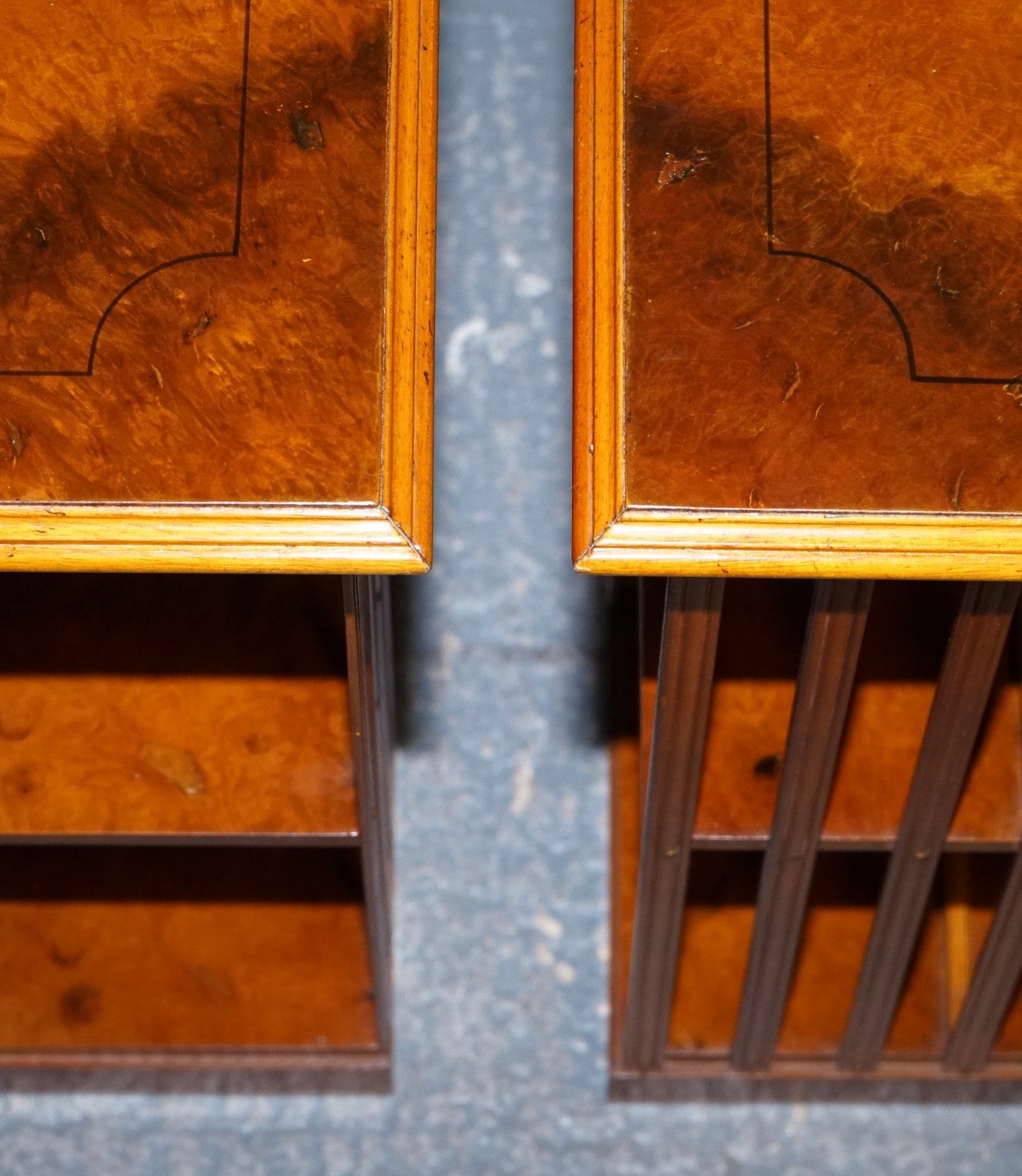 RESTORED PAIR OF ANTIQUE STYLE SHERATON REVIVAL BURR WALNUT BOOKCASES SIDE TABLE