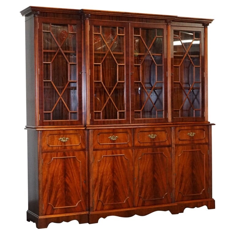 VINTAGE GEORGIAN STYLE FLAMED HARDWOOD BREAKFRONT DISPLAY CABiNET BOOKCASE