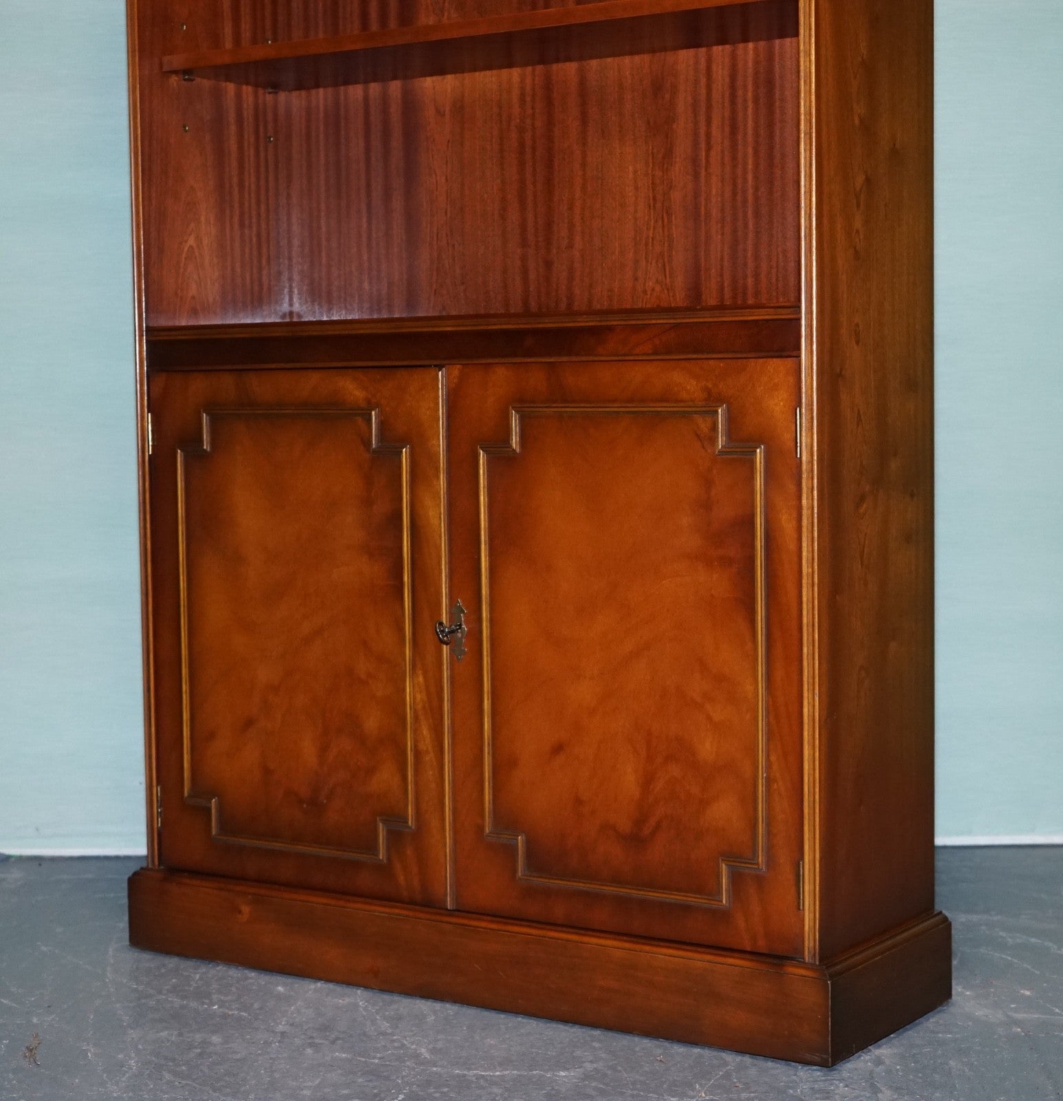 ENGLISH TRADITIONAL BRADLEY DISPLAY CABINET BOOKCASE WITH SHELVES AND CUPBOARD