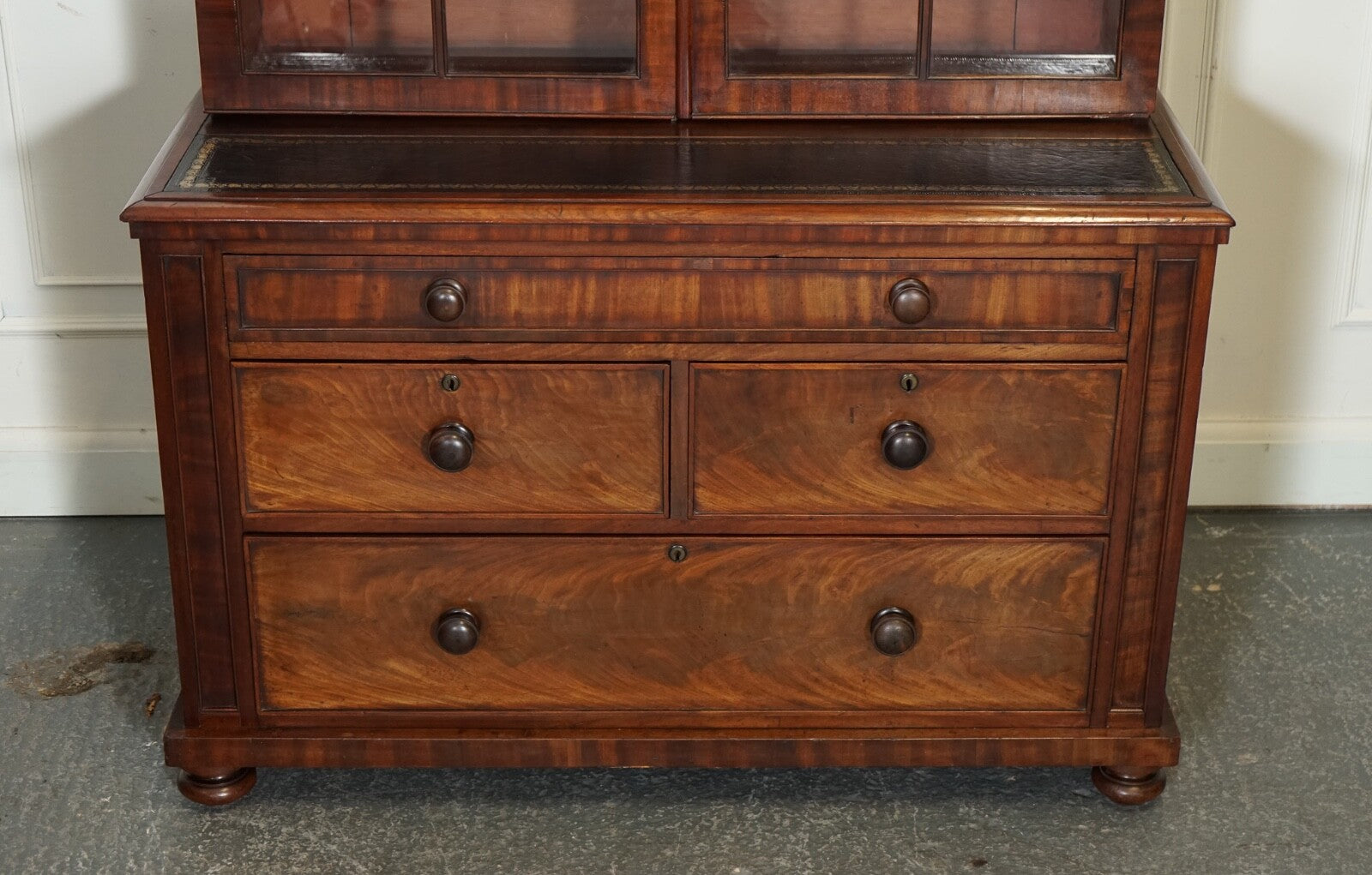 ANTIQUE DRESSER BOOKCASE DISPLAY CABINET ON CHEST OF DRAWERS BLACK LEATHER TOP