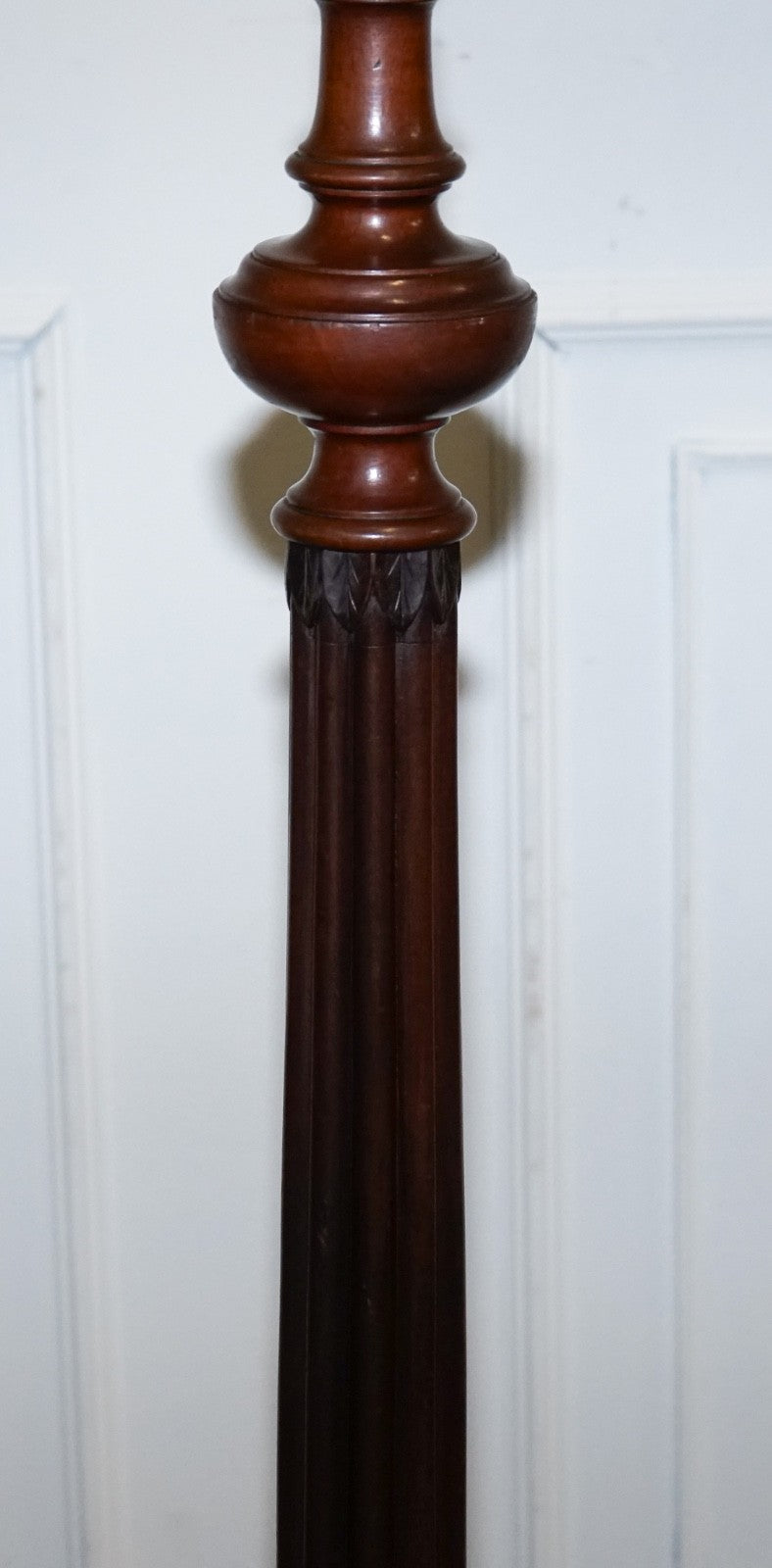 ANTIQUE 1920'S TRADITIONAL ENGLISH HARDWOOD  STANDARD FLOOR LAMP