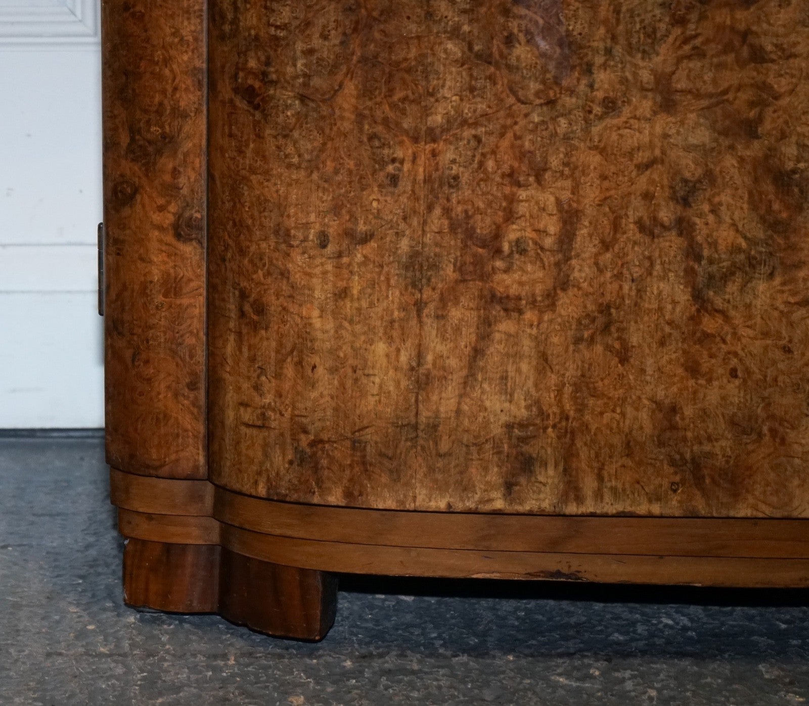 ANTIQUE CIRCA 1930'S ENGLISH BURR WALNUT ART DECO TWO DOOR WARDROBE WITH SHELVES