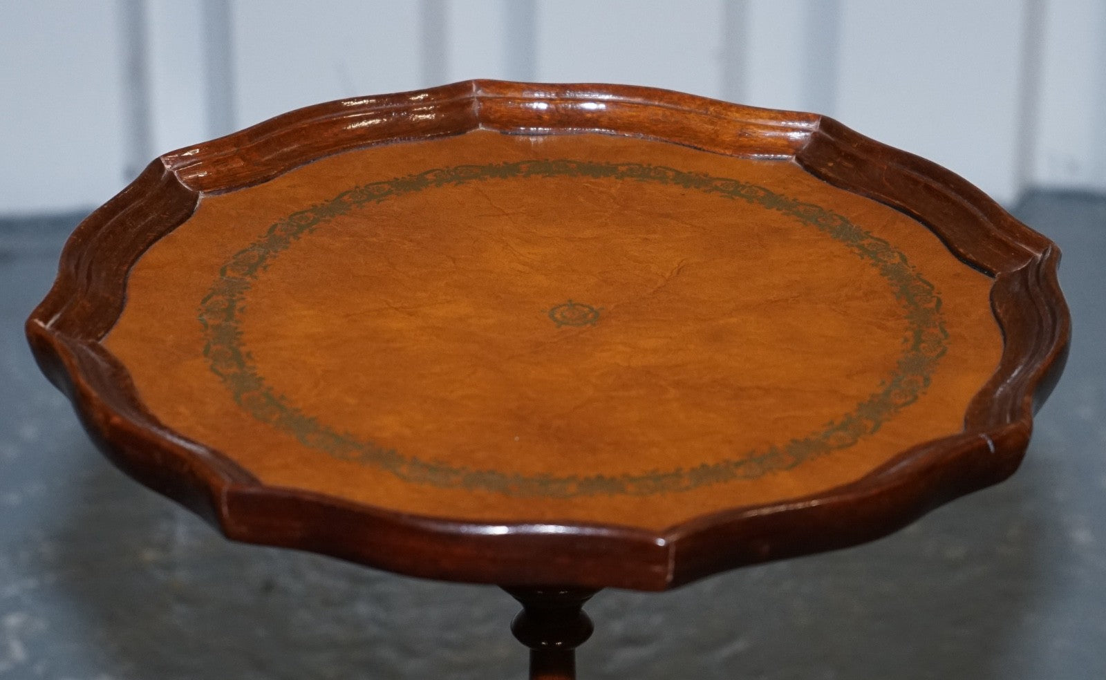 VINTAGE GEORGIAN STYLE TRIPOD TABLE WITH SCALLOPED EDGE & BROWN LEATHER TOP