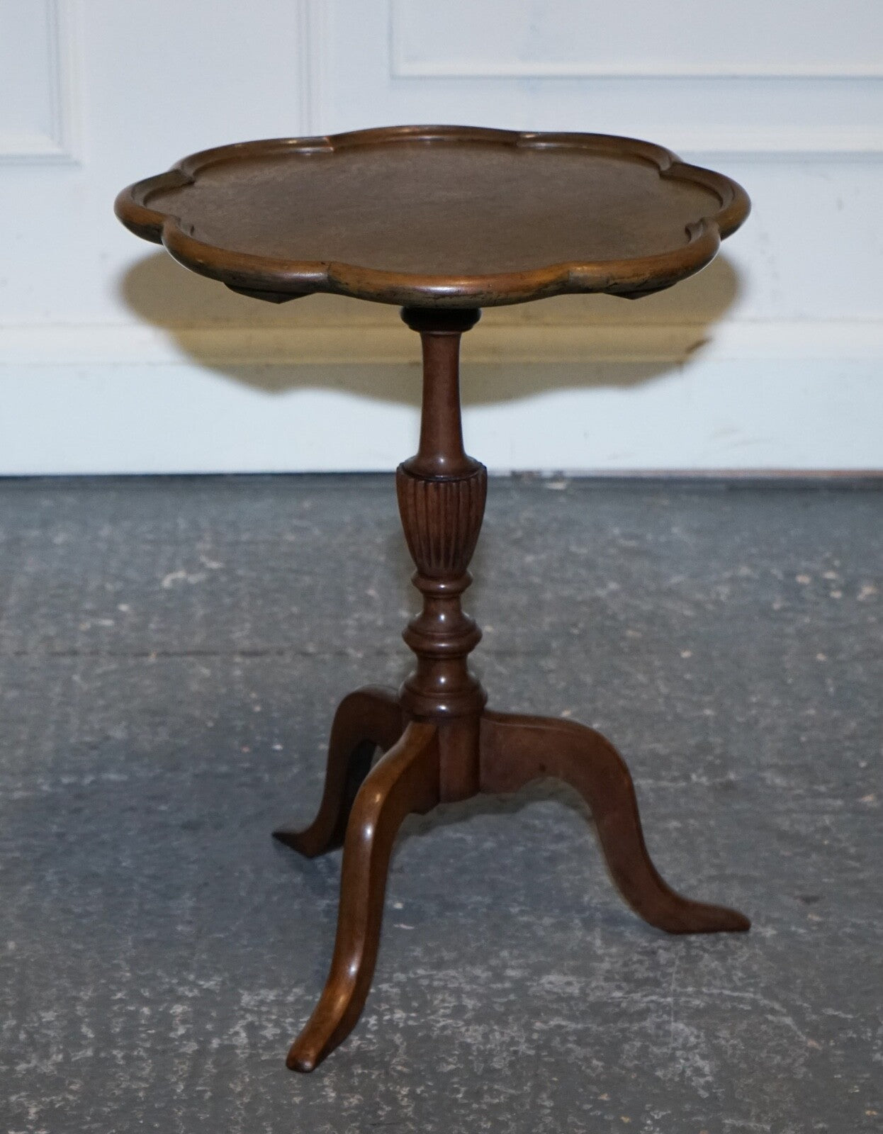 ANTIQUE WALNUT PIE CRUST WINE LAMP END SIDE OCCASIONAL TABLE WITH LOTS OF PATINA