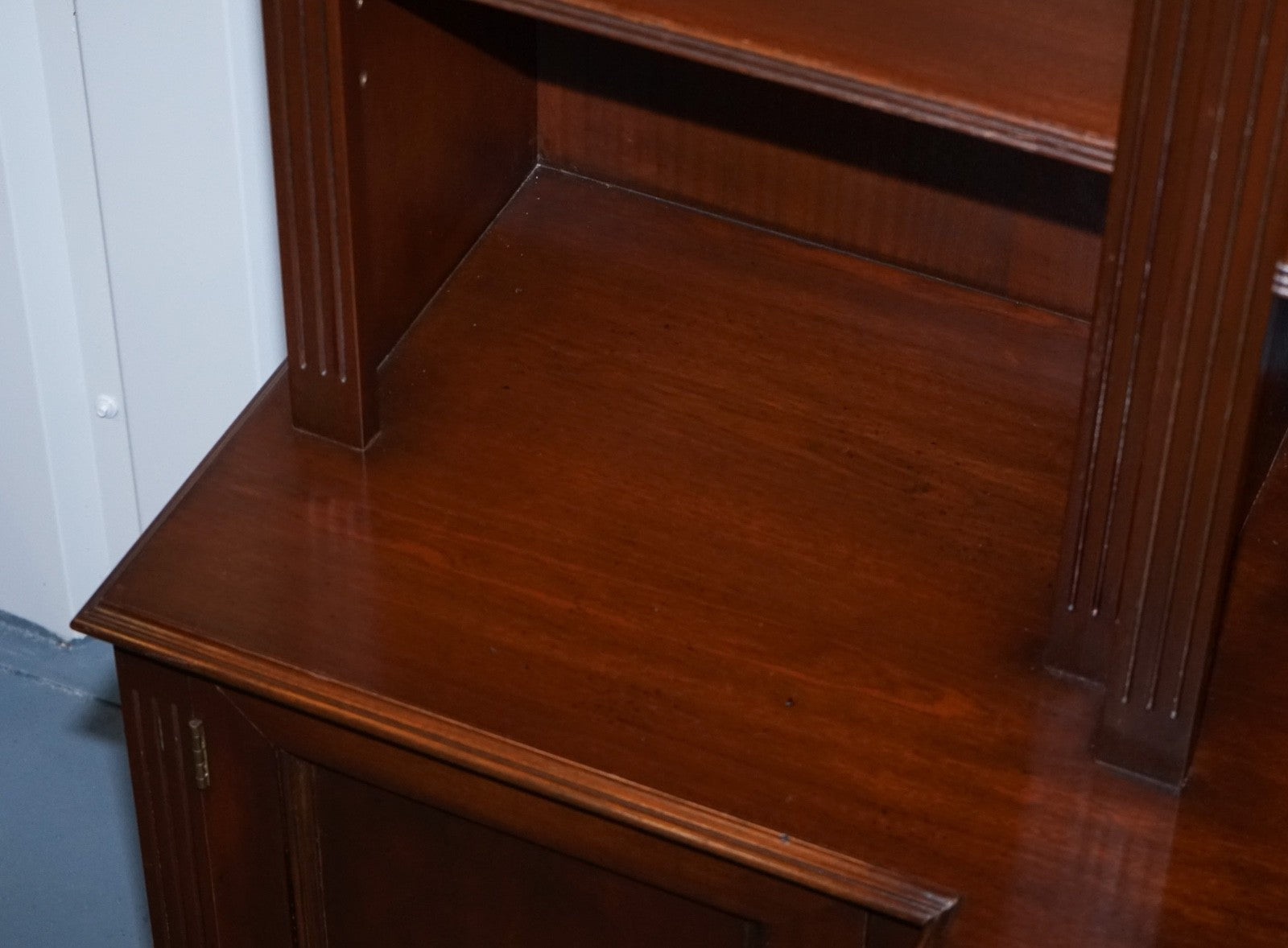 REGENCY STYLE BREAKFRONT OPEN BOOKCASE DISPLAY CABINET SHELVES & CUPBOARDS