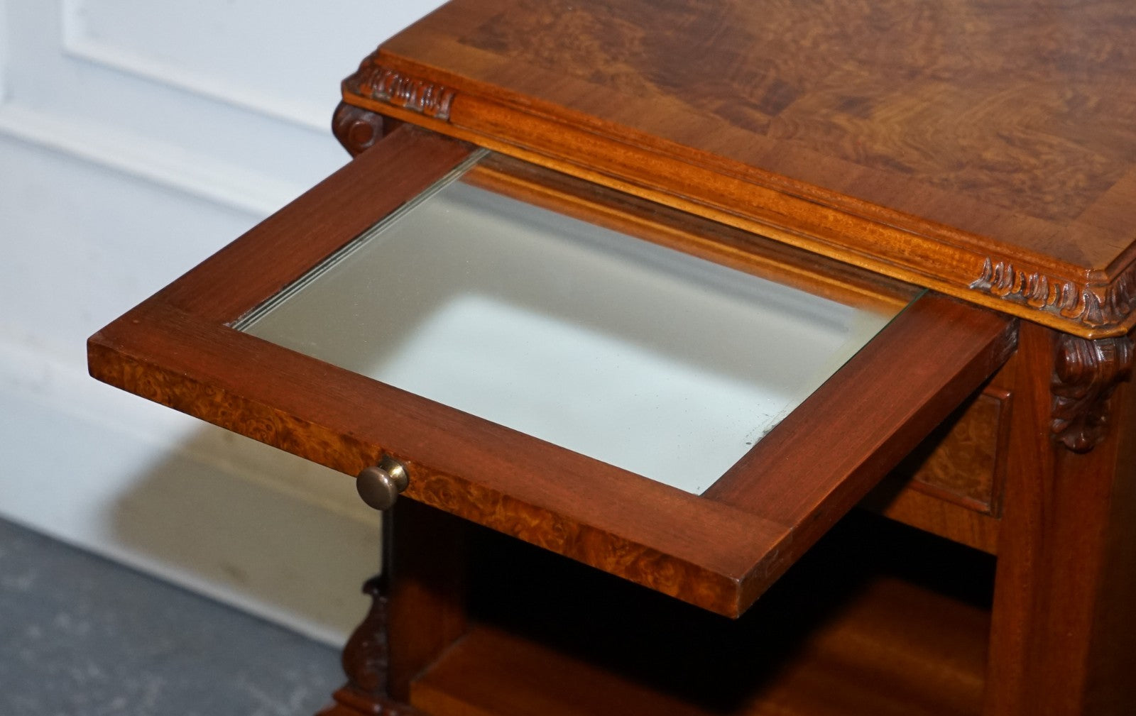 ANTIQUE RESTORED PAIR OF 1920S ART DECO QUEEN ANNE BEDSIDE TABLES NIGHTSTANDS