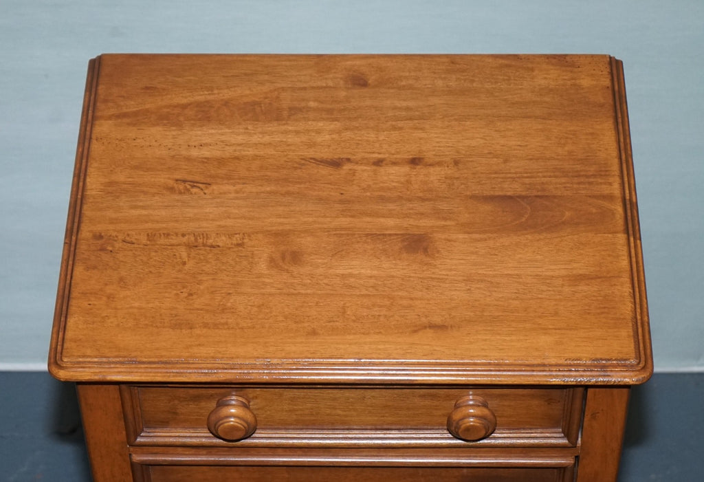 WILLiS & GAMBIER OAK TALLBOY CHEST OF DRAWERS
