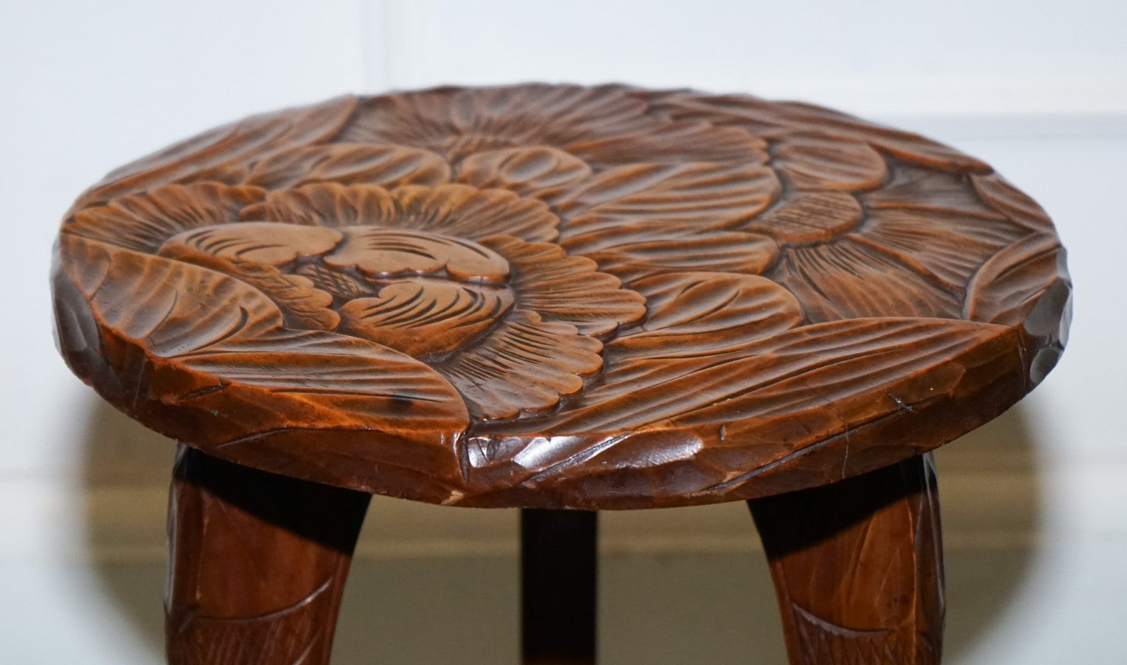 RESTORED 19TH CENTURY LIBERTYS LONDON HAND CARVED OCCASIONAL SIDE LAMP TABLE