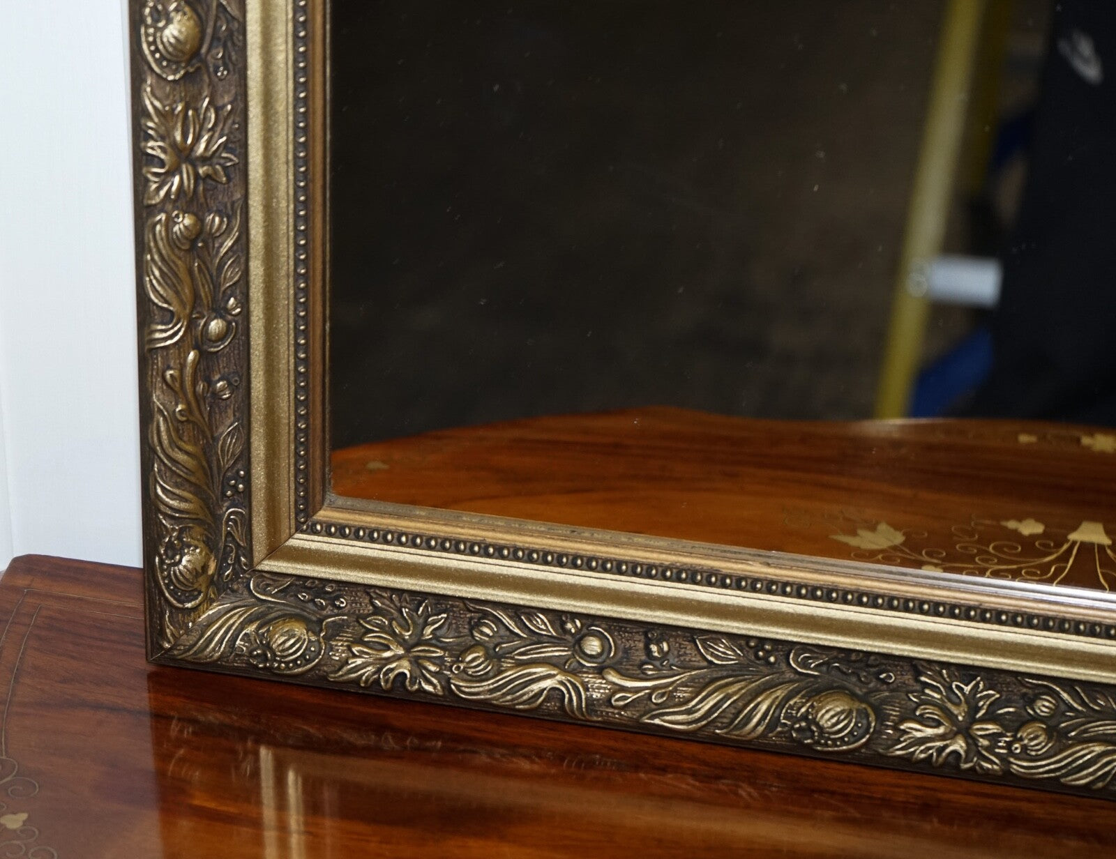 LOVELY VINTAGE GOLD ORNATE BEVELLED WALL MIRROR