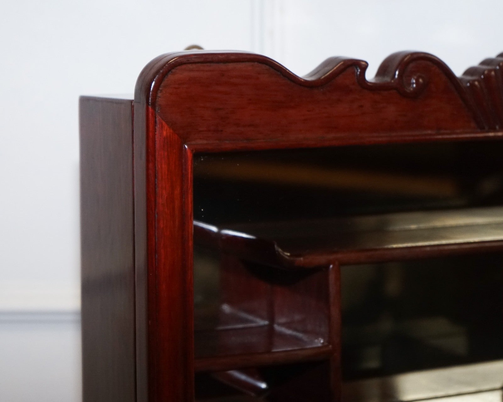 ASIAN ORIENTAL CHINESE STANDING OR HANGING WALL MOUNT DISPLAY CABINET
