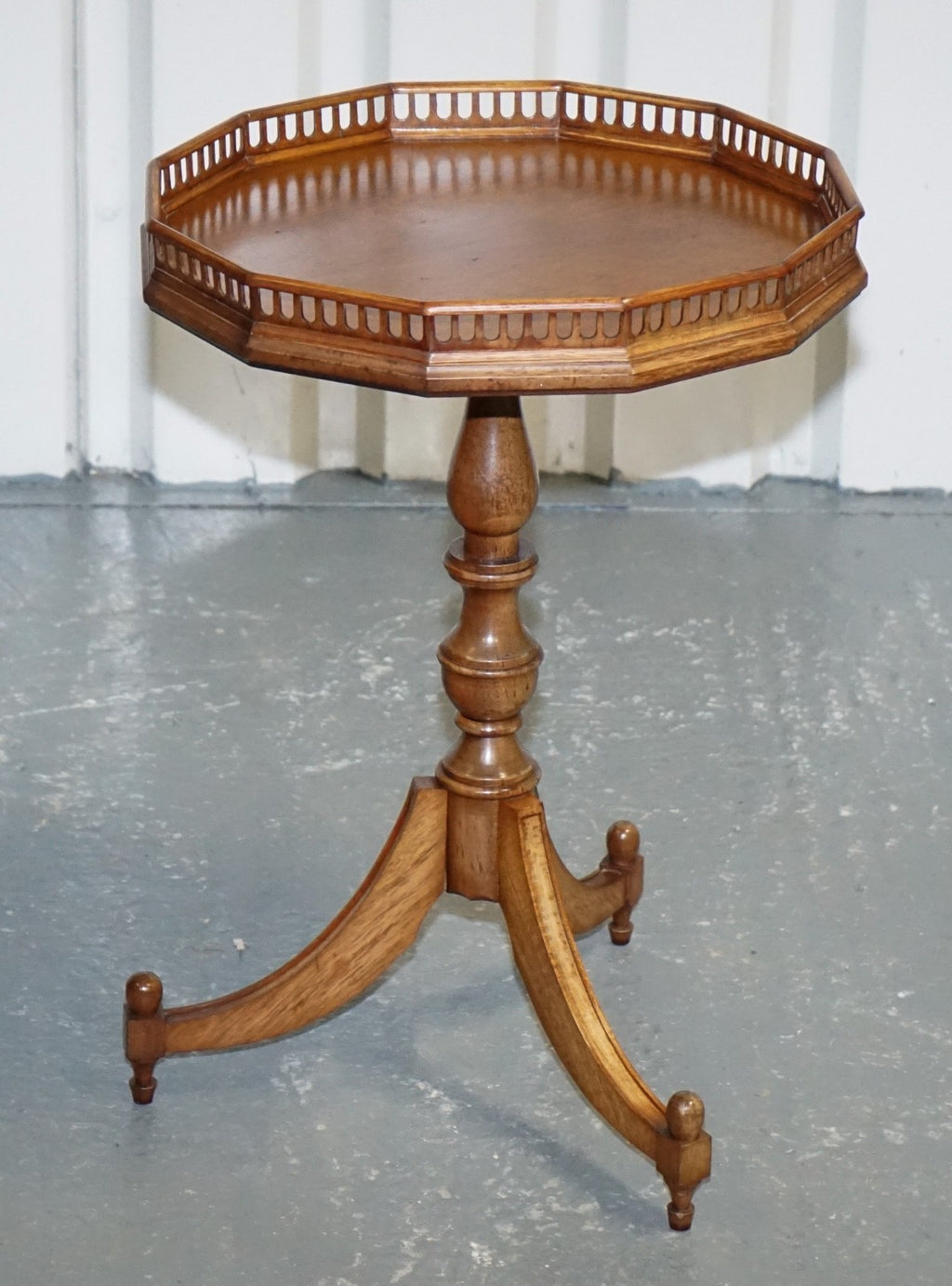 LOVELY REGENCY STYLE GALLERY RAIL SIDE END LAMP TABLE