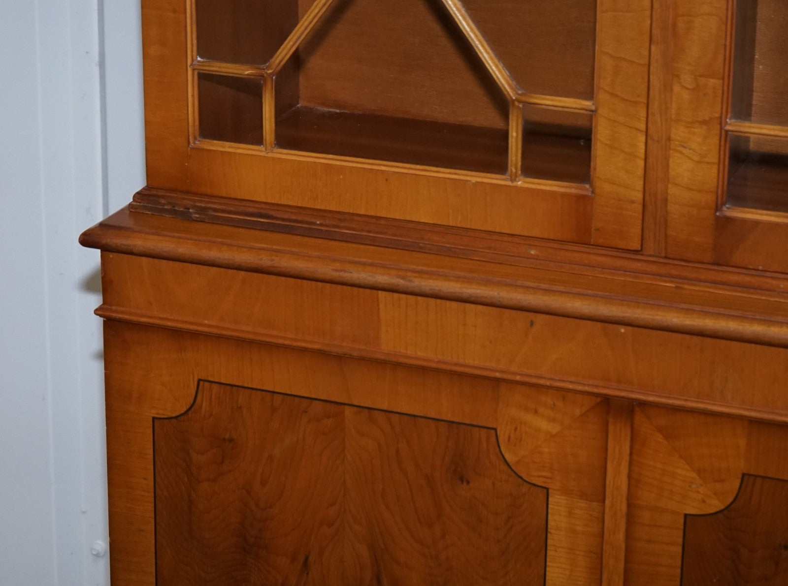 VINTAGE ENGLISH BURR YEW WOOD 3 DOOR ASTRAGAL GLAZED DISPLAY BOOKCASE CABINET