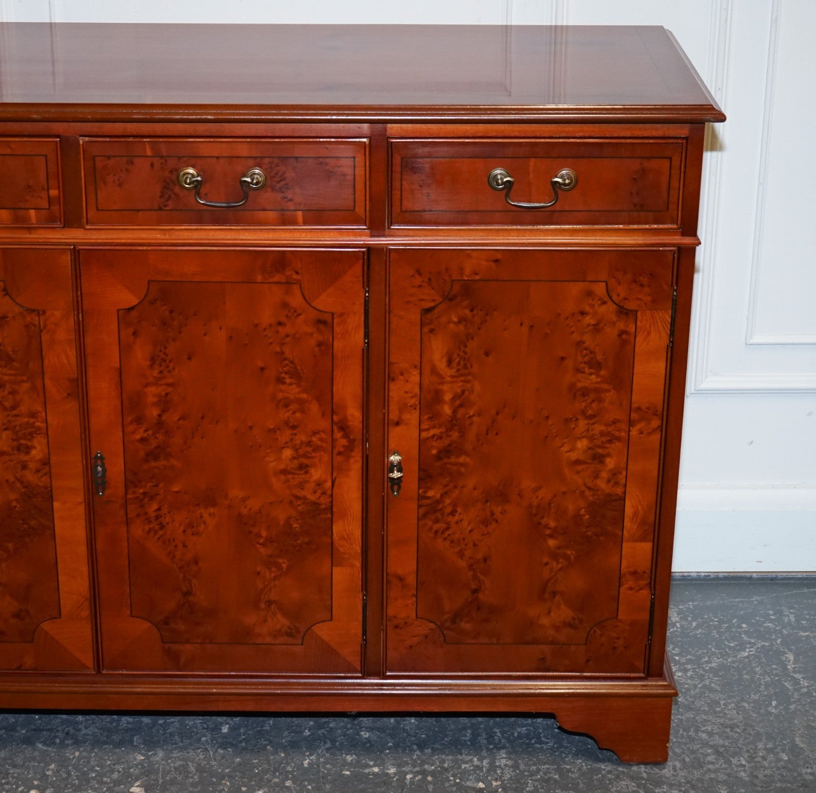 VINTAGE BURR YEW WOOD SIDEBOARD WITH FOUR CUPBOARDS & DRAWERS