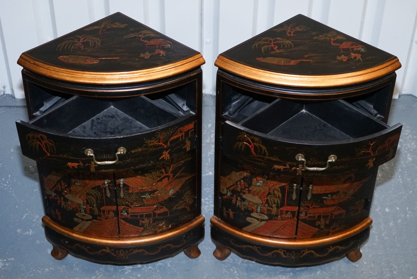 MATCHING PAIR OF CHINESE CHINOISERIE DECORATIVE CORNER CABINETS WITH CUPBOARD