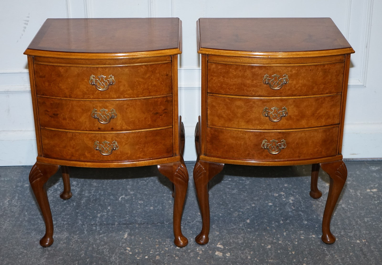 GORGEOUS PAIR OF ART DECO STYLE BURR WALNUT BEDSIDES NIGHTSTANDS TABLES