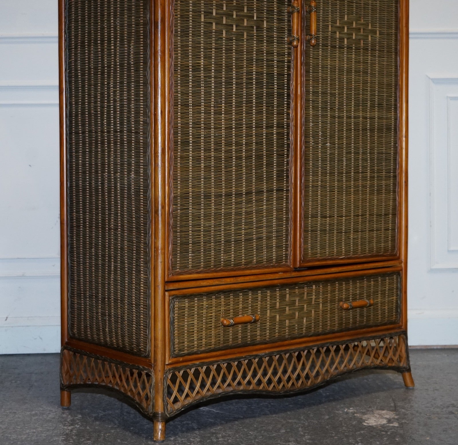 CIRCA 1970'S WOVEN WICKER ARMOIRE WARDROBE WiTH ONE DRAWER (1/2)