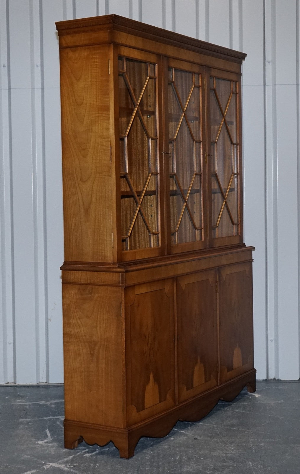 VINTAGE ENGLISH BURR YEW WOOD 3 DOOR ASTRAGAL GLAZED DISPLAY BOOKCASE CABINET