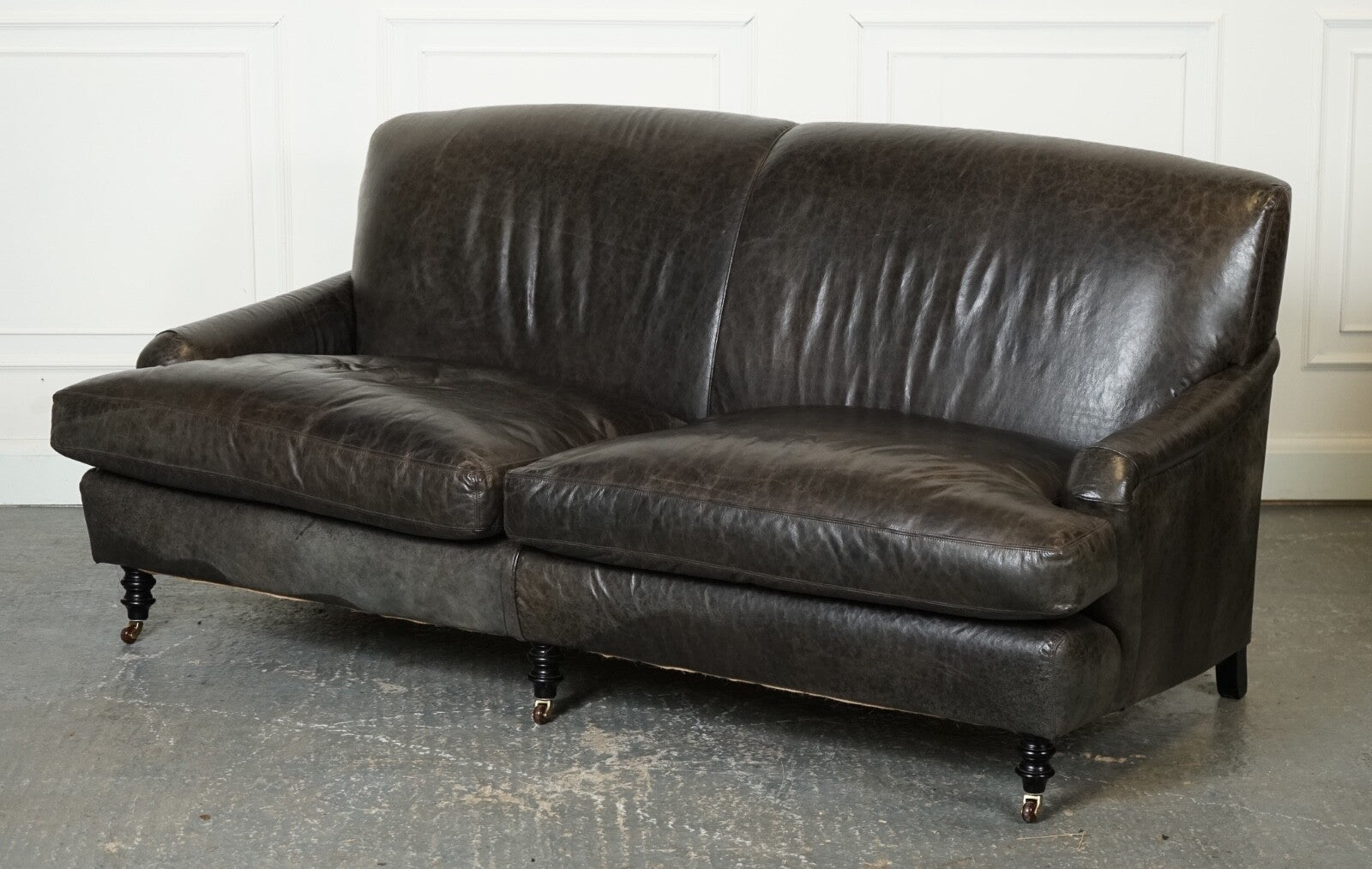 EXQUiSITE HOWARD STYLE HERITAGE GREY LEATHER SOFA (2/2) J1