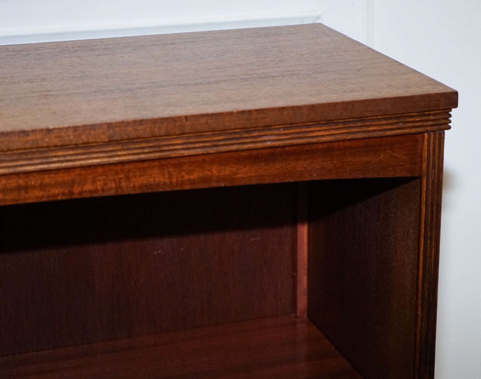 VINTAGE DWARF OPEN BOOKCASE WITH FIXED SHELVES