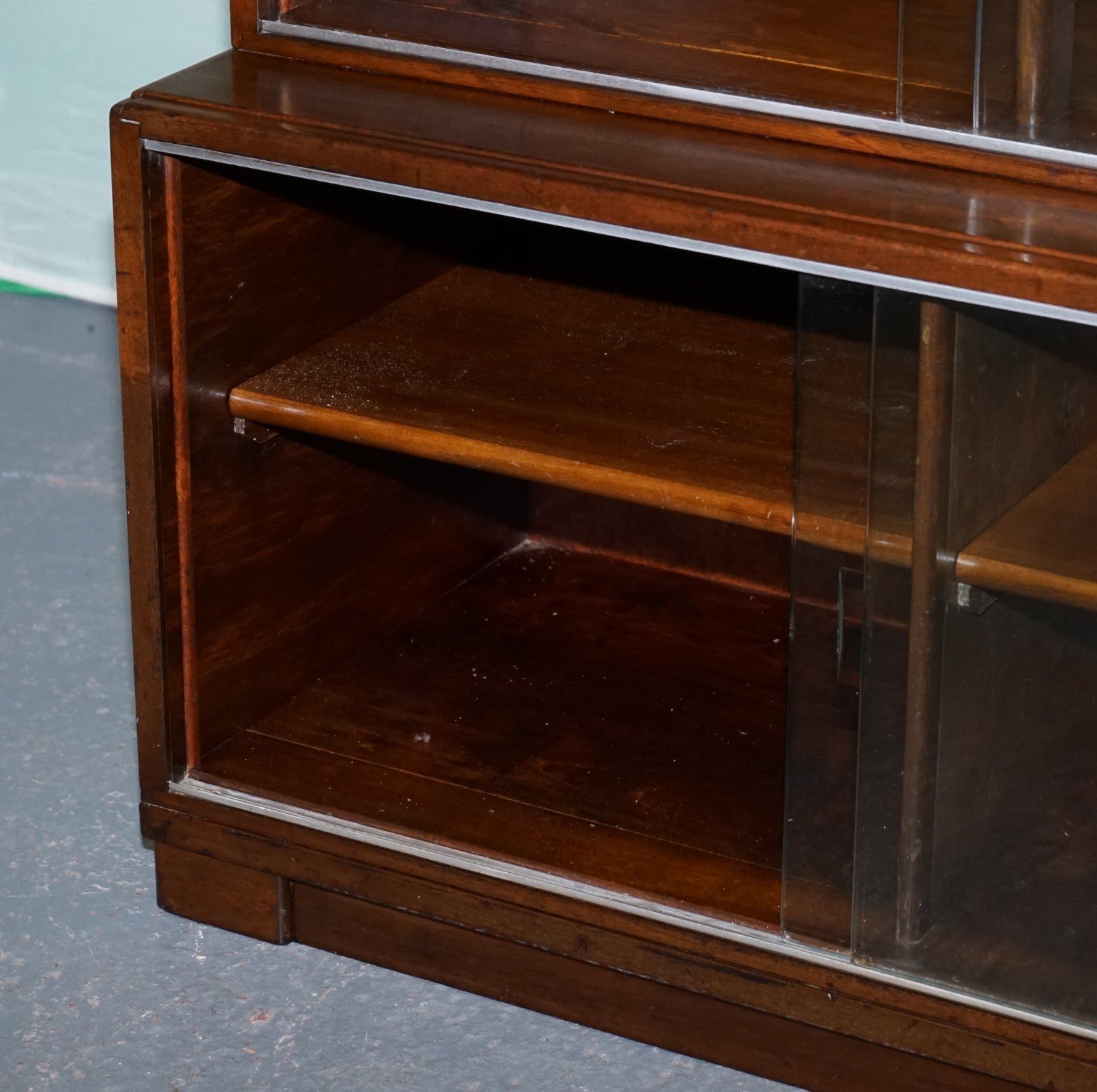 CIRCA 1930s MINTY OF OXFORD THREE TIER GLASS FRONT BARRISTER BOOKCASE CABINET