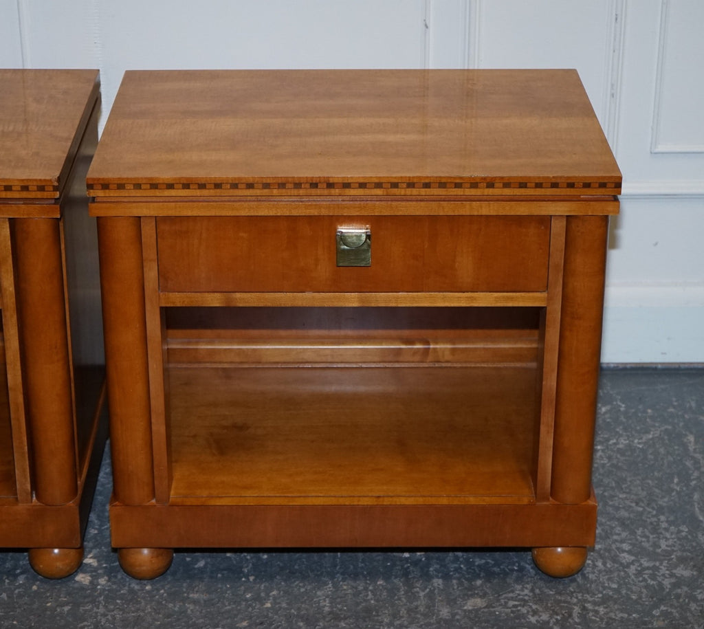 PAIR OF AMERICAN HICKORY WHITE GENESIS BIEDERMEIER NIGHTSTANDS BEDSIDE TABLES