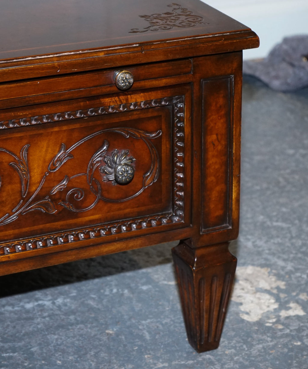 STUNNING AMERICAN THEODORE ALEXANDER COFFEE TABLE TWO DRAWERS & BUTLER TRAYS