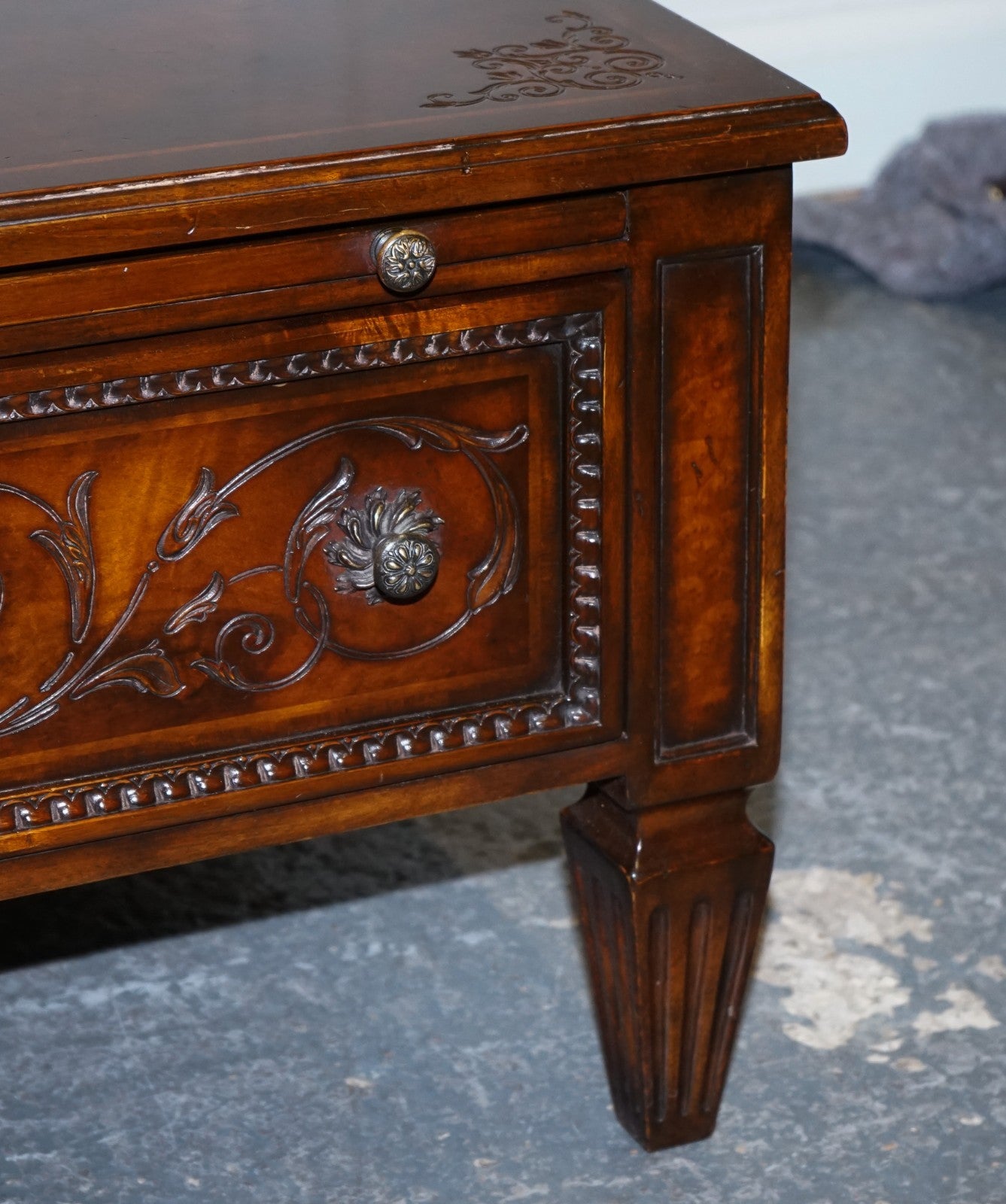 STUNNING AMERICAN THEODORE ALEXANDER COFFEE TABLE TWO DRAWERS & BUTLER TRAYS