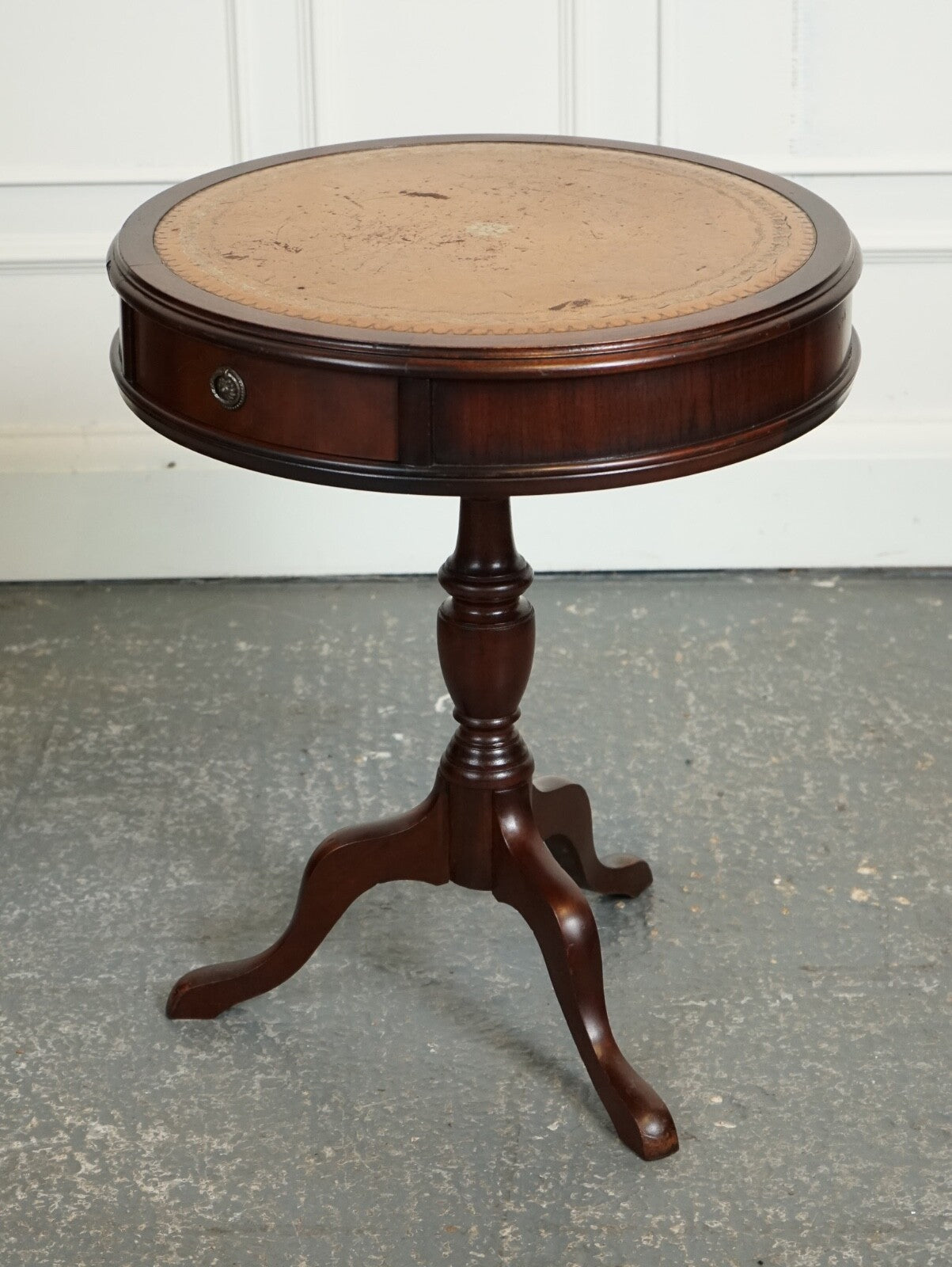 VINTAGE DRUM SIDE END TABLE LAMP WINE TABLE BROWN LEATHER TOP J1