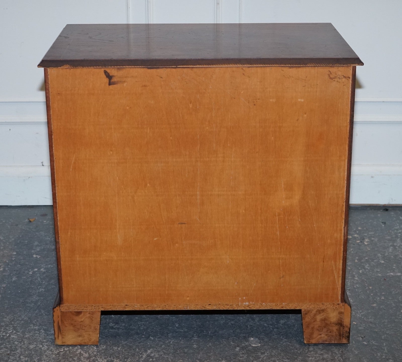 ELEGANT VINTAGE BURL ELM ALL OVER CHEST OF DRAWERS COMMODE BRASS HANDLES
